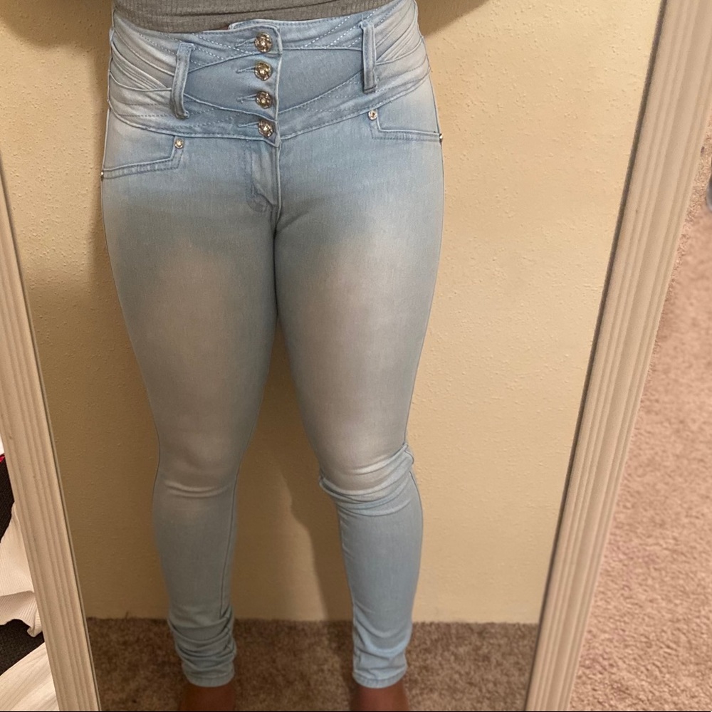 High-rise light jeans with sliver detailed buttons